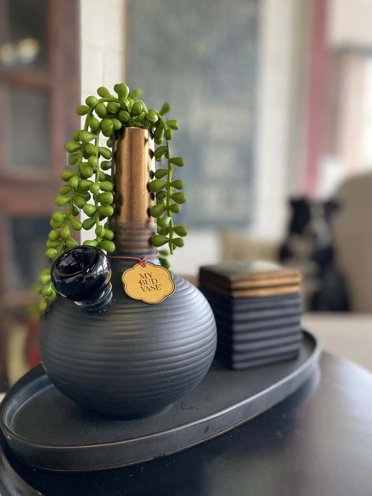 DeAngelo Vase Bong - lifestyle
