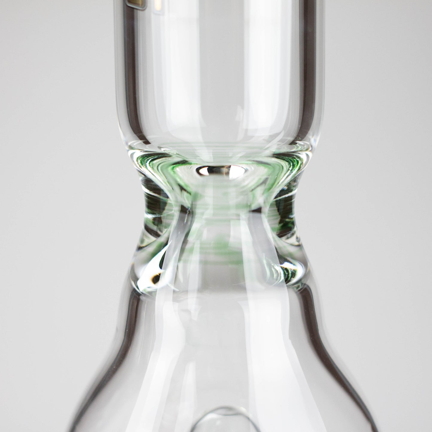 16" Pear Shape Tube with UFO Perc
